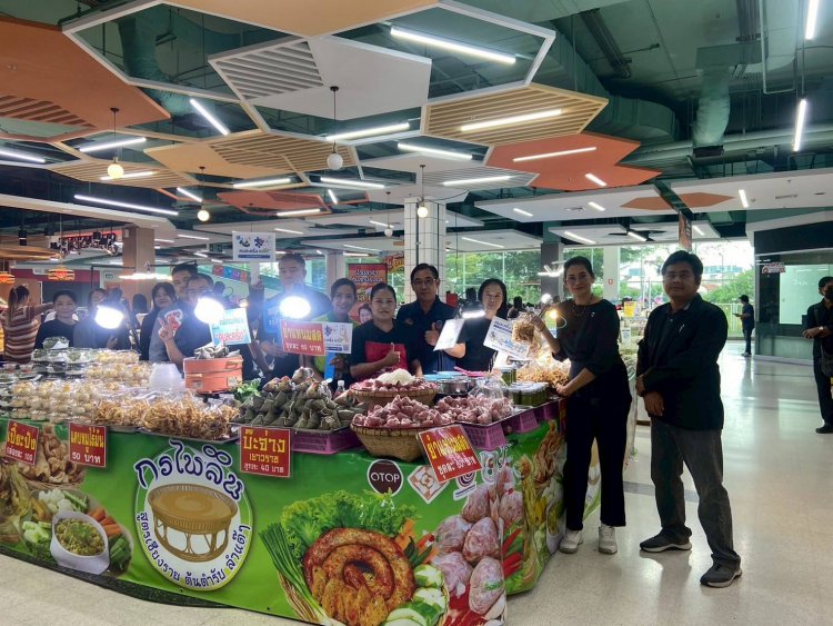 พช.ปทุมธานี ไอเดียกระฉูดเปิดตลาดนัด "คนไทยยิ้มได้" กระตุ้นศก. ฐานราก