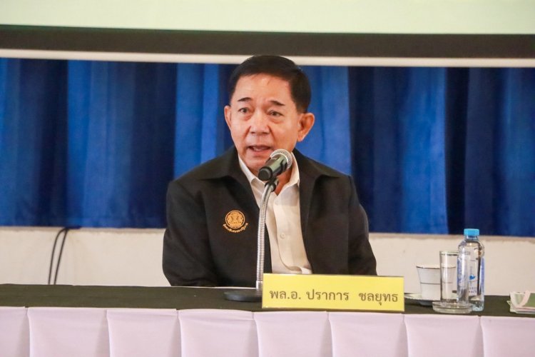 รอง ผอ.รมน.ภาค 4 สน. เปิดปฐมนิเทศผู้บังคับหน่วย เน้นตรวจสอบ วิเคราะห์ เปลี่ยนแผนปฏิบัติ ต้องรัดกุม รอบคอบ