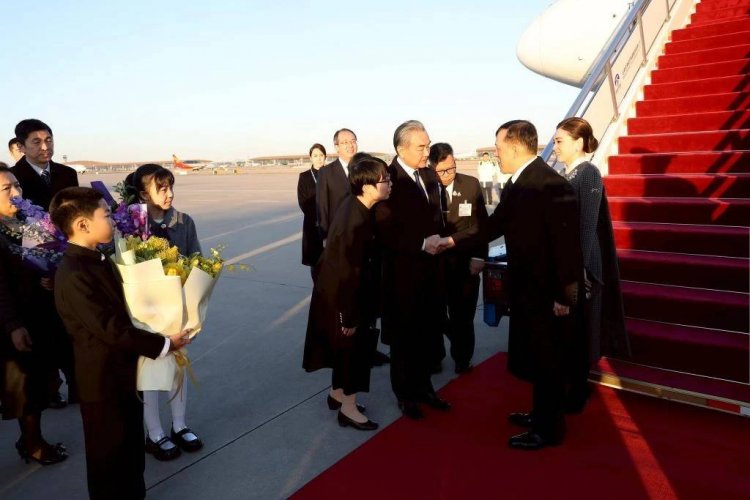 ในหลวง-พระราชินี เสด็จฯ เยือนจีน สานสัมพันธ์ไทย-จีน 50 ปี