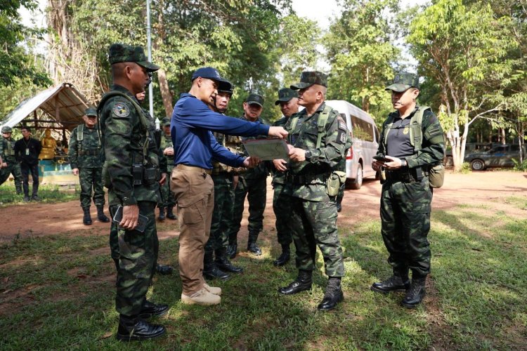 แม่ทัพภาคที่ 2 ตรวจพื้นที่ช่องเหว ติดตามผลเก็บกู้ทุ่นระเบิด