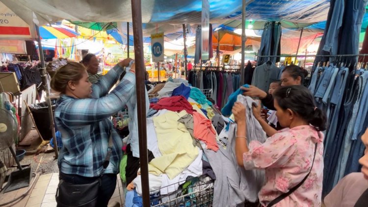 อุณหภูมิลดเหลือ 20 องศา คนขอนแก่นแห่ซื้อผ้ากันหนาวดันยอดขายพุ่ง