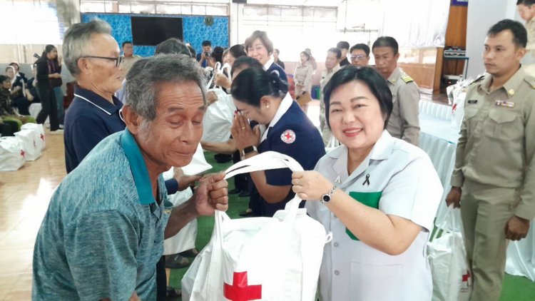 ชัยภูมิรวมใจ! พอ.สว. ลำดับที่ 46 ออกหน่วยแพทย์เคลื่อนที่ ถวายเป็นพระราชกุศลแด่ "พระพันปีหลวง"