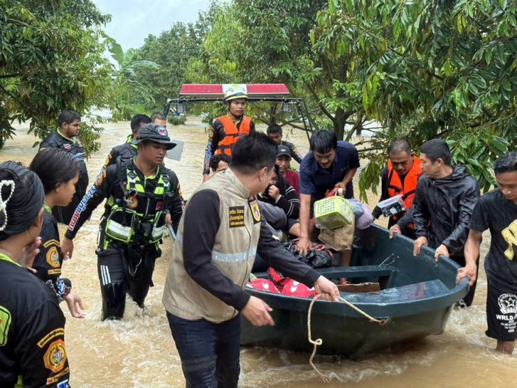 ฝนถล่มใต้หลายจังหวัดอ่วม นครศรีฯ-สงขลา ท่วมฉับพลัน อพยพโกลาหล