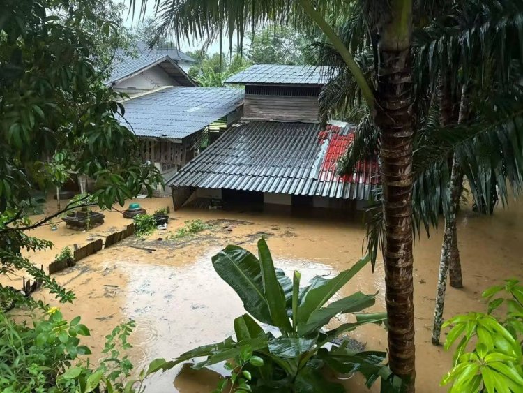 ผู้ว่าฯสุราษฎร์ธานีสั่งพื้นที่เสี่ยงภัยรับมือท่วมฉับพลันระดับน้ำสูงขึ้นต่อเนื่อง
