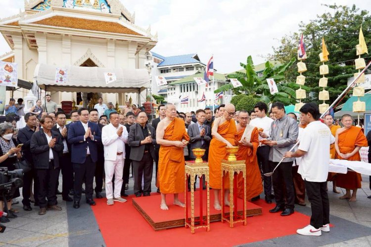 “สมเด็จธงชัย”ประธานพิธีเททองหล่อนรสิงห์ไตรมิตร-พุทธาภิเษกวัตถุมงคลเหรียญพุทธศิลป์