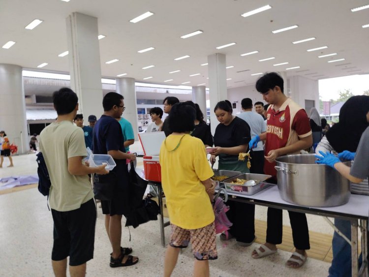 “ม.อ.”  หาดใหญ่เปิดศูนย์ช่วยเหลือผู้ประสบภัยน้ำท่วมระดมกำลังดูแลประชาชน–นักศึกษา รองรับวันละกว่า 4,000 คน