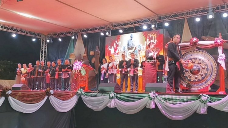 นายอำเภอไพรบึง ลั่นฆ้องชัย เปิดงานของดีสี่เผ่าไทไพรบึง อำเภอไพรบึง 2568 อะร้าอร่ามงามตายิ่ง!