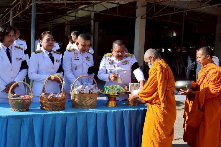 อำเภอปรางค์กู่ร่วมประกอบพิธีเฉลิมพระเกียรติ ครบ 100 ปี วันคล้ายวันสวรรคต รัชกาลที่ 6