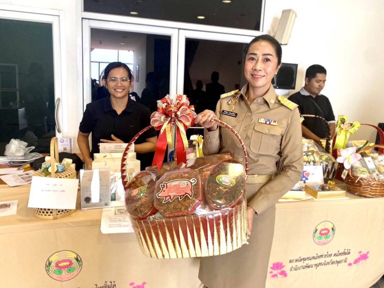 ยกสินค้าโอท็อปขึ้นชื่อเมืองปทุมธานีขายเป็นของขวัญปีใหม่กระตุ้นเศรษฐกิจ