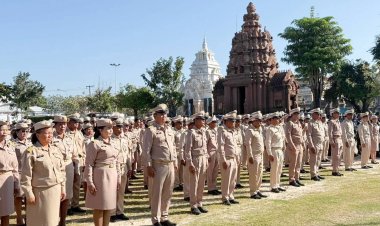 นายอำเภอขุขันธ์นำพสกนิกรเคารพธงชาติและถวายพวงมาลัยกร รัชกาลที่ 5