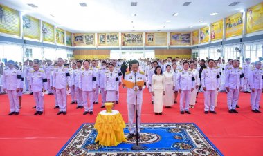 ดศรีสะเกษ ประกอบพิธีถวายพานพุ่มดอกไม้วันเนื่องในพ่อแห่งชาติ