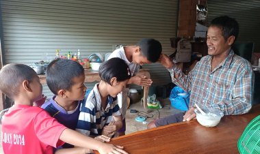 ยอดนักสู้ชีวิต!พ่อเลี้ยงเดี่ยวลูก 4 ไม่เคยท้อถอย ครอบครัวที่แสนอบอุ่น