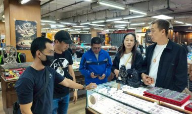 ตม.บุกรวบเซียนพระจีน คาแผงพระดังย่านงามวงศ์วาน ทำงานไม่ได้รับอนุญาต