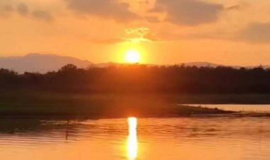 ผืนน้ำท่าเรือวังทองคึกคักนทท.แห่ชมตะวันตกดินกลางผืนแม่น้ำ-ล่องเรือชมสัตว์ป่า