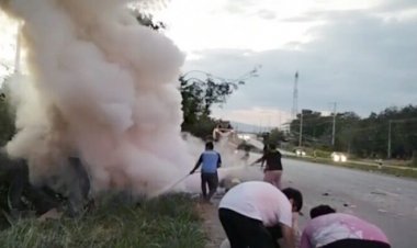 สลด!เก๋งเสียหลักพลิกพุ่งชนต้นไม้ไฟลุกไหม้เสียชีวิต 1 รอด 1