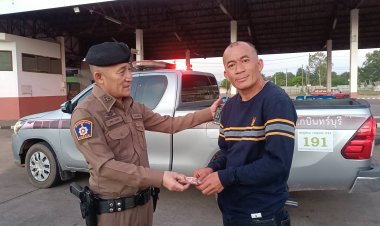 ตำรวจไทยทำได้ทุกอย่างล่าสุดช่วยเหลือชาวบ้านตกรถส่ง บขส.ให้ถึงเป้าหมาย