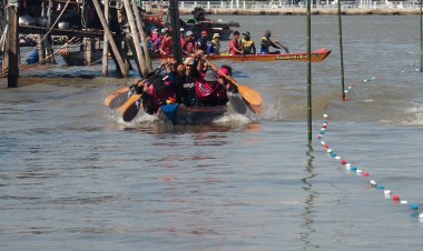 เทศบาลตำบลบางปู จัดโครงการแข่งขันเรือพายพื้นบ้าน