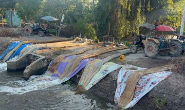 อ่างทองระดมเครื่องสูบฯ เคลียร์พื้นที่นาที่รับน้ำท่วม เพื่อเก็บเกี่ยวหลังออกรวง