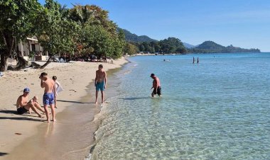 เกาะช้างทรุด "นทท.ไทย-ต่างชาติ" ยกเลิกห้องพัก30% หนีภัยสู้รบไทย-กัมพูชา