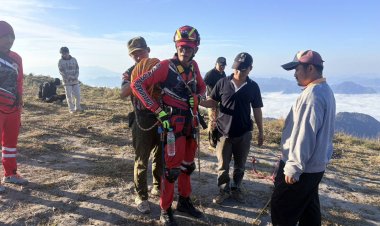 นายอำเภอท่าสองยาง –ร่วม สภ.แม่เมย และ กู้ภัย  เร่งกู้ร่าง นักท่องเที่ยว จากเหว  เช้าวันนี้