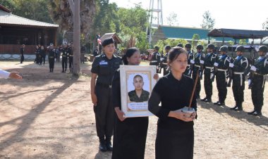 ครอบครัวเศร้ารับร่าง "พลทหารทิวตะวัน พลเยี่ยม" วีรบุรุษสมรภูมิบ้านหนองจานกลับบ้านเกิด