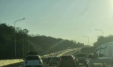 ทางด่วน  M6 - ถนนมิตรภาพจราจรหนาแน่น คนอีสานแห่กลับบ้านฉลองปีใหม่