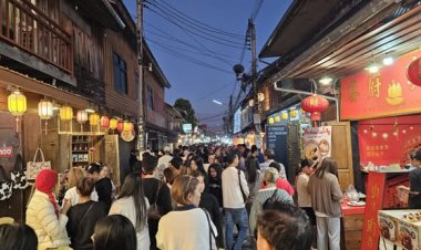 เชียงคานแตก!นทท.นับหมื่นทะลักถนนคนเดินริมโขงสัมผัสลมหนาว