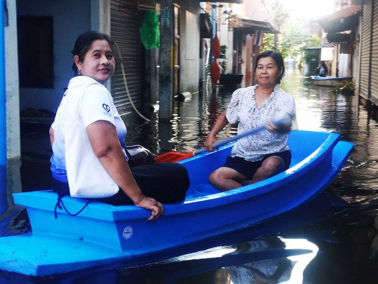 ริมทะเลสาบสงขลา “ยังอ่วม” สำนักนายก  ระดมพลช่วยถุงยังชีพ