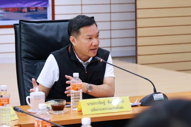 ‘ปลัดมท.’ สั่งเร่งรัดจ่ายเงินเยียวยาน้ำท่วมใต้ ‘ลดขั้นตอน-ห้ามตกหล่นแม้แต่รายเดียว’