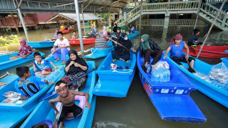 ปัตตานียังอ่วมน้ำยังคงท่วมสูง ชาวบ้านต้องใช้ชีวิตอย่างอยากลำบาก