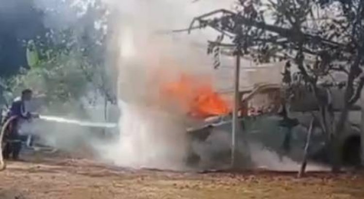 แตกตื่นทั้งหมู่บ้าน!ตู้ควบคุมไฟฟ้าแผงโซล่าเซลล์บึ้มสนั่นรถยนต์วอดทั้งคัน