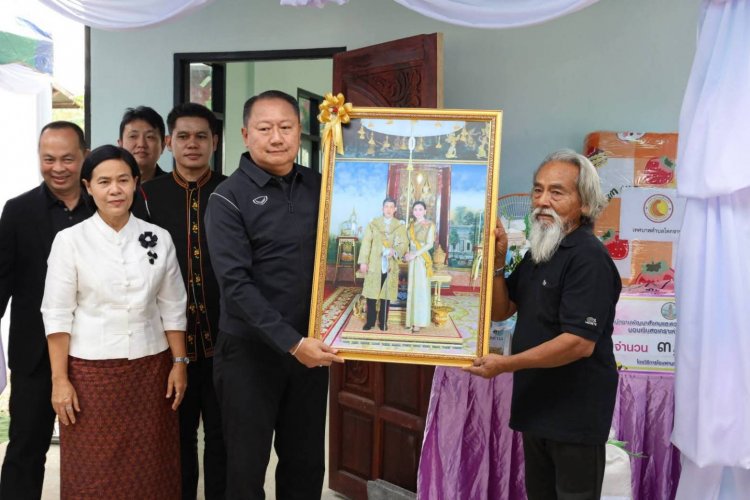 ศรีสะเกษ ส่งมอบบ้านให้ผู้ยากไร้หรือผู้ด้อยโอกาสและประสบความทุกข์ยากเดือดร้อน 3 หลัง