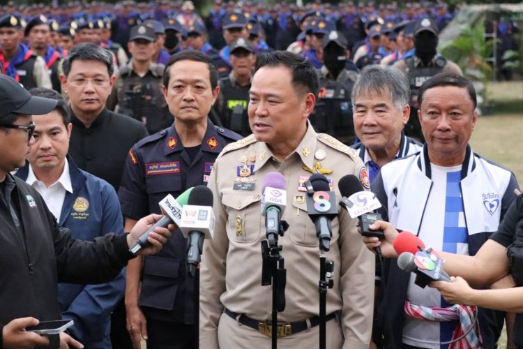 นายกฯอนุทินมอบนโยบายความมั่นคงชายแดนไทย–กัมพูชา เน้นบทบาท “ชรบ.” แนวหน้าแห่งความปลอดภัยชุมชน