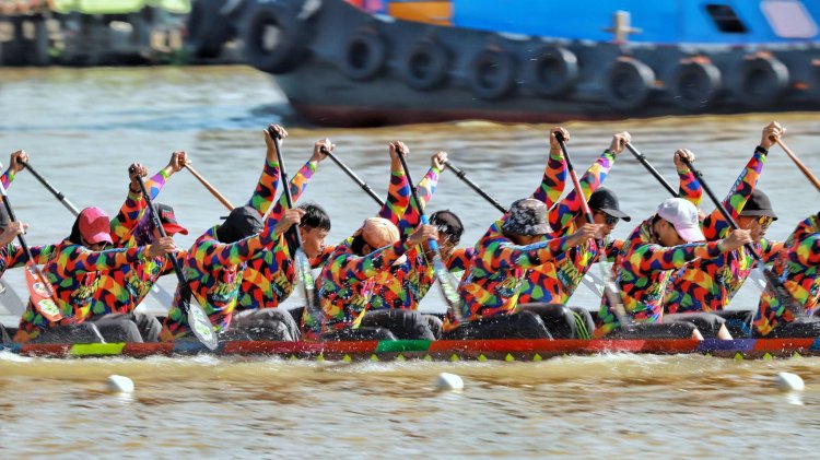 ปทุมธานี เปิดการแข่งขันเรือยาวประเพณี ชิงถ้วยพระราชทานฯสุดยิ่งใหญ่