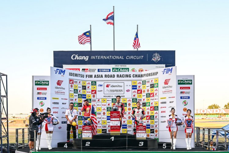 "โฮมเรซประวัติศาสตร์! นักบิดไทยเหมาแชมป์ทุกรุ่น 'ชิพ-มิกซ์-ไอเดีย-เติ้ล'  ยืนโพเดี้ยมที่ 1 ปิดฉาก เอเชีย โร้ด เรซซิ่ง 2025 อย่างยิ่งใหญ่