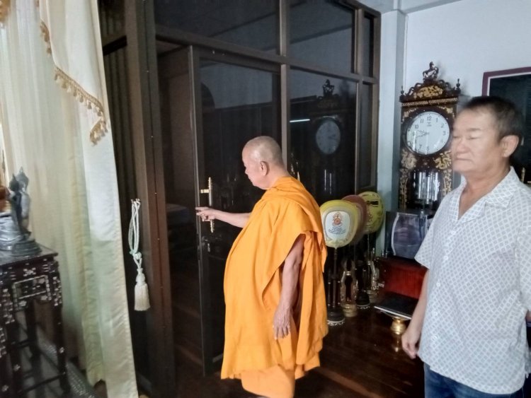 ตำรวจเร่งคนร้ายขับเก่งดำย่องงัดกุฎีหลวงพ่อฉกเงินตู้บริจาค-ค่าไฟฟ้าร่วม 200,00 บาทหลบหนี