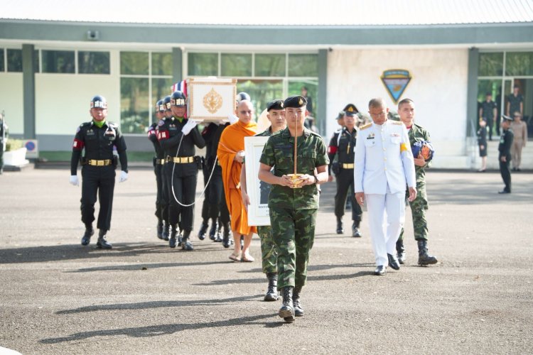 สมเกียรติทหารกล้าพิธีส่งร่าง 'พลฯ ธนรัตน์ จันทร์ประทัด' กลับบ้านเกิดจ.หนองคาย