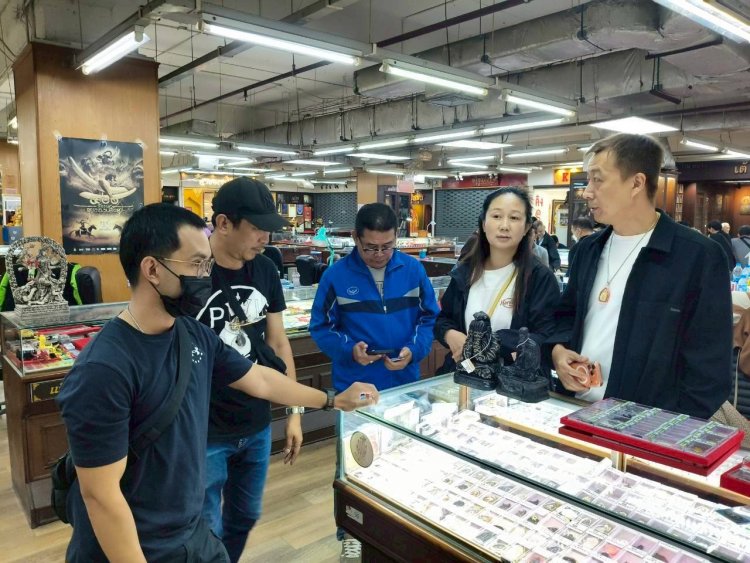 ตม.บุกรวบเซียนพระจีน คาแผงพระดังย่านงามวงศ์วาน ทำงานไม่ได้รับอนุญาต