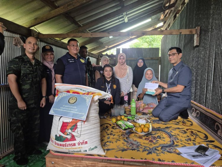 ศอ.บต. ลงพื้นที่มอบเงินเยียวยาครอบครัว-จนท.เสียชีวิตจากเหตุความไม่สงบพื้นที่นราฯ-ปัตตานี
