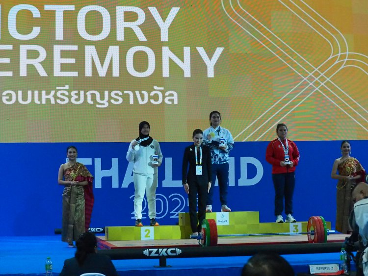 ยกเหล็กโกยไม่เลิก “ชลิดา-ดวงอักษร” รับอีก 2 ทองซีเกมส์ครั้ง33