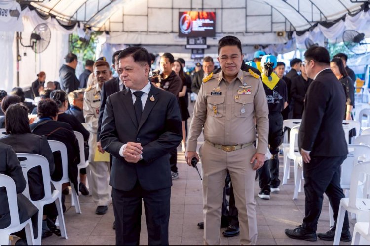 "บิ๊กพวง" อธิบดีกรมการปกครองตรวจเยี่ยมการอำนวยความสะดวกประชาชน ณ ท้องสนามหลวง