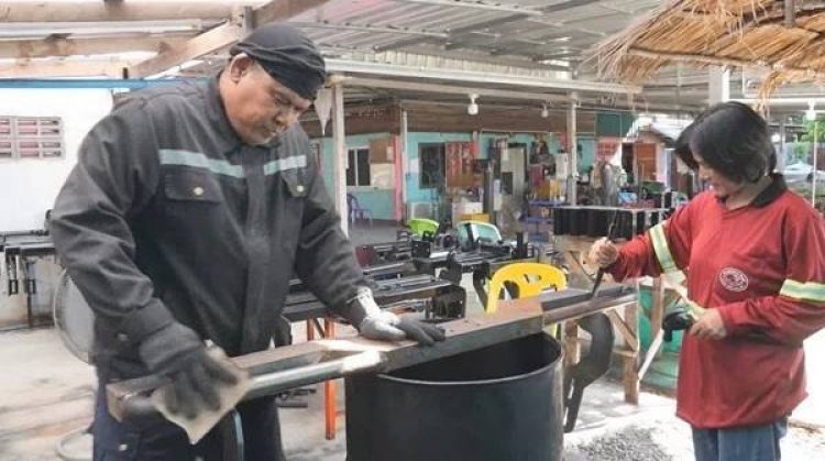 "หูลากจูง"ทำมือ ตีตลาดออนไลน์ พลิกชีวิตสองสามีภรรยาสู่รายได้มั่นคง