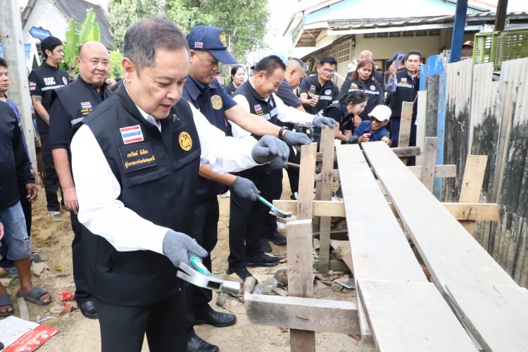 หลังน้ำลด "ผู้ว่าฯเอกวิทย์"ชวนชาวปทุมธานีร่วมใจฟื้นฟูชุมชนวัดตลาดเหนือ