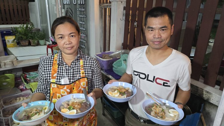จากมือสืบสู่ชามก๋วยจั๊บ รอง ผกก.สืบสวนโคราช เปิดร้าน “แจกันคู่” สูตรอุบลแท้ สร้างรายได้สุจริต