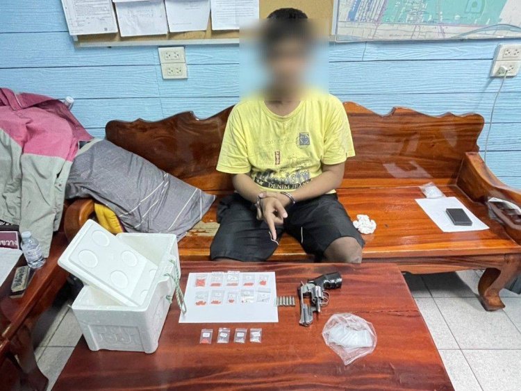 สืบห้วยขวางรวบหัวจ่ายยึดยาบ้ากว่า 120 เม็ด-ยาไอซ์-ปืน 1 กระบอก