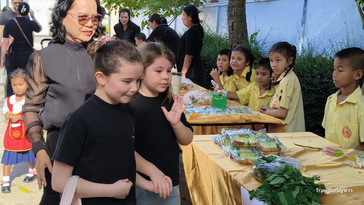 ตลาดนัดนร.-ผู้ปกครอง เสริมทักษะค้าขาย–ภาษาอังกฤษให้เด็กตรัง