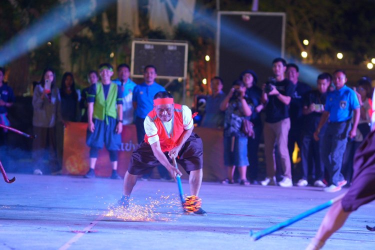 สนั่นทุ่งหนองเขื่อง! ผู้ว่าฯ ชัยภูมิ เปิดศึก 'ตีคลีไฟ' แมตช์หยุดโลก ทัพสื่อฯ-อินฟลูฯ ปะทะข้าราชการ แฟนคลับนับแสนแห่ชมออนไลน์ล้นหลาม