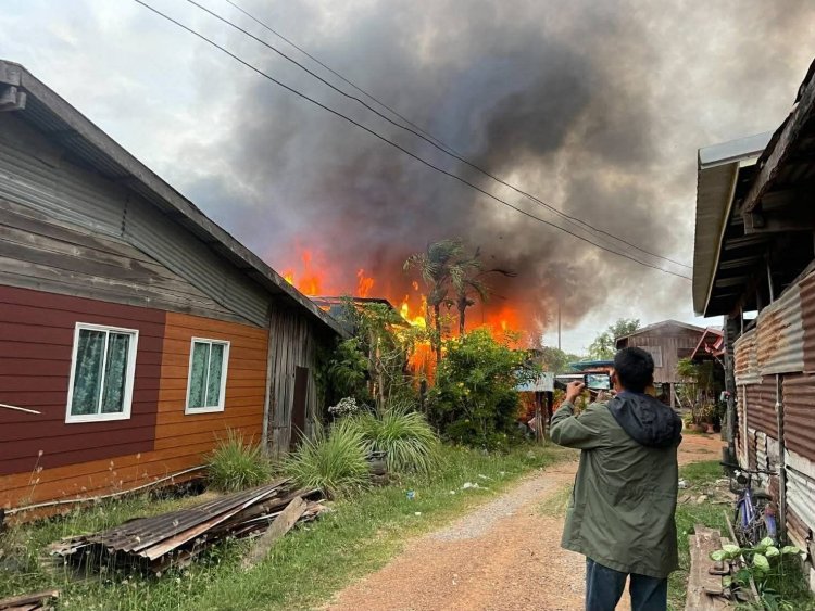 ปะทะเดือด!เขมรยิงปืน ค. ตกชุมชนโคกสูง ไฟไหม้ยุ้งข้าวชาวบ้าน