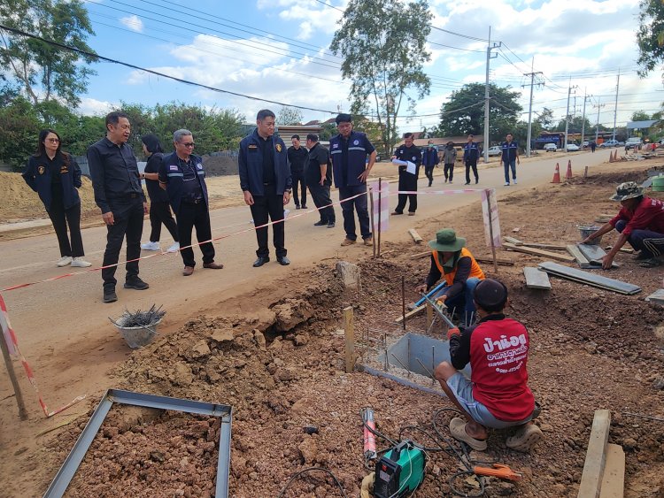 ป.ป.ช.พิจิตรร่วมกับแขวงทางหลวงชนบทพิจิตรตรวจเร่งรัดงบกระตุ้นเศรษฐกิจงานก่อสร้างถนนงบ9.69ล้านบาทเศษ