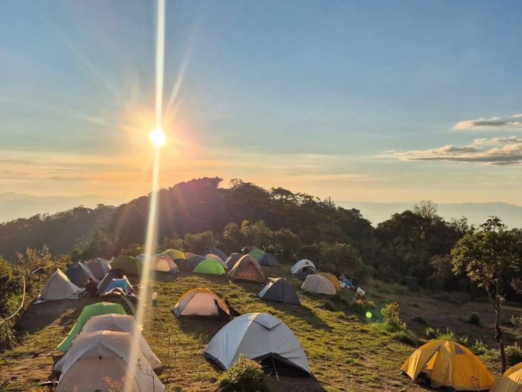 พิชิตความท้าทาย "สันหนอกวัว"สวรรค์ลับบนยอดเขา เส้นทางเดินป่า 9 กม.